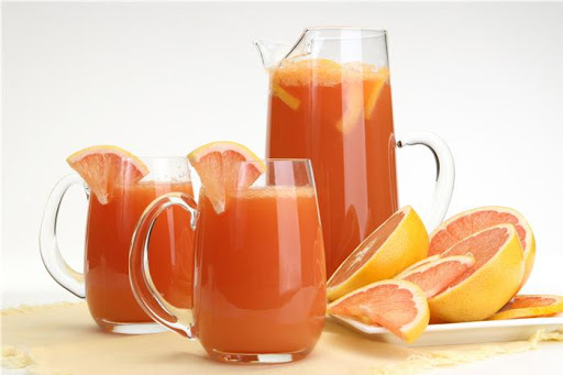 Bổ sung vitamin C vào mùa hè với đồ uống như nước ép chanh bưởi