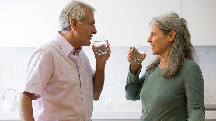 Người mắc chứng Alzheimer không nên sử dụng nước khoáng có chứa muối nhôm