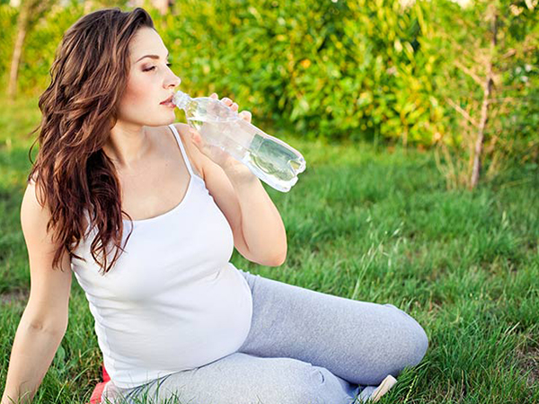 Không nên sử dụng nước khoáng có chứa nitrat cho phụ nữ mang thai, và trẻ sơ sinh dưới 6 tháng tuổi