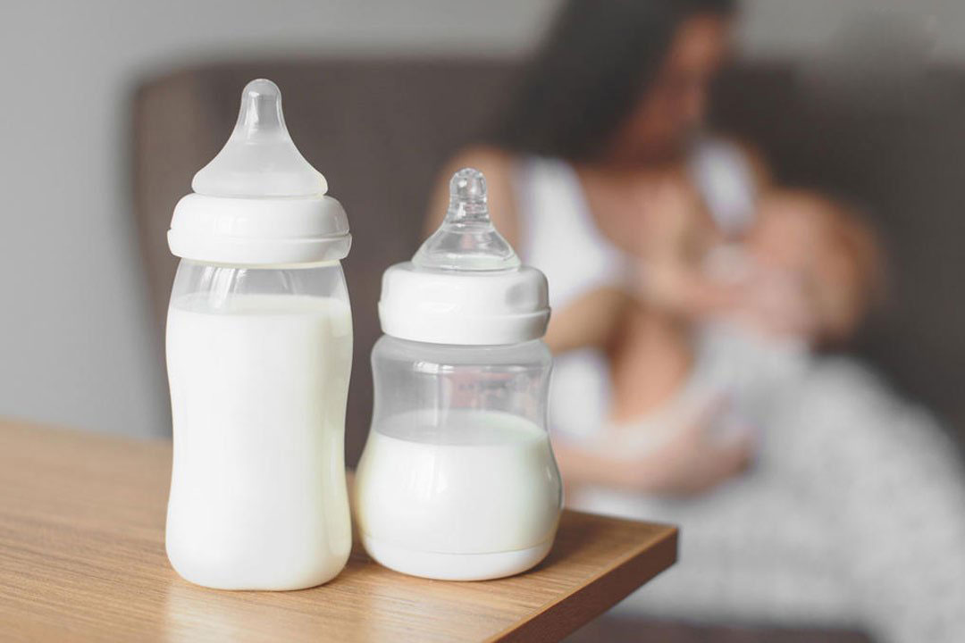 Mẫu bình pha sữa cho trẻ nhỏ
