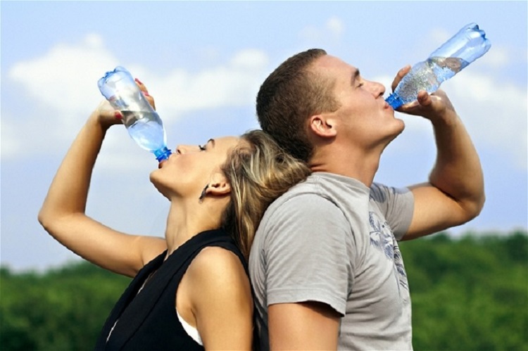 Nước khoáng có thể gây hại cho sức khỏe nếu dùng không đúng cách