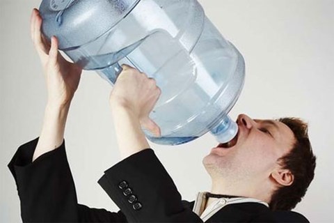 Ngộ độc nước có thể xảy ra khi bạn uống quá nhiều